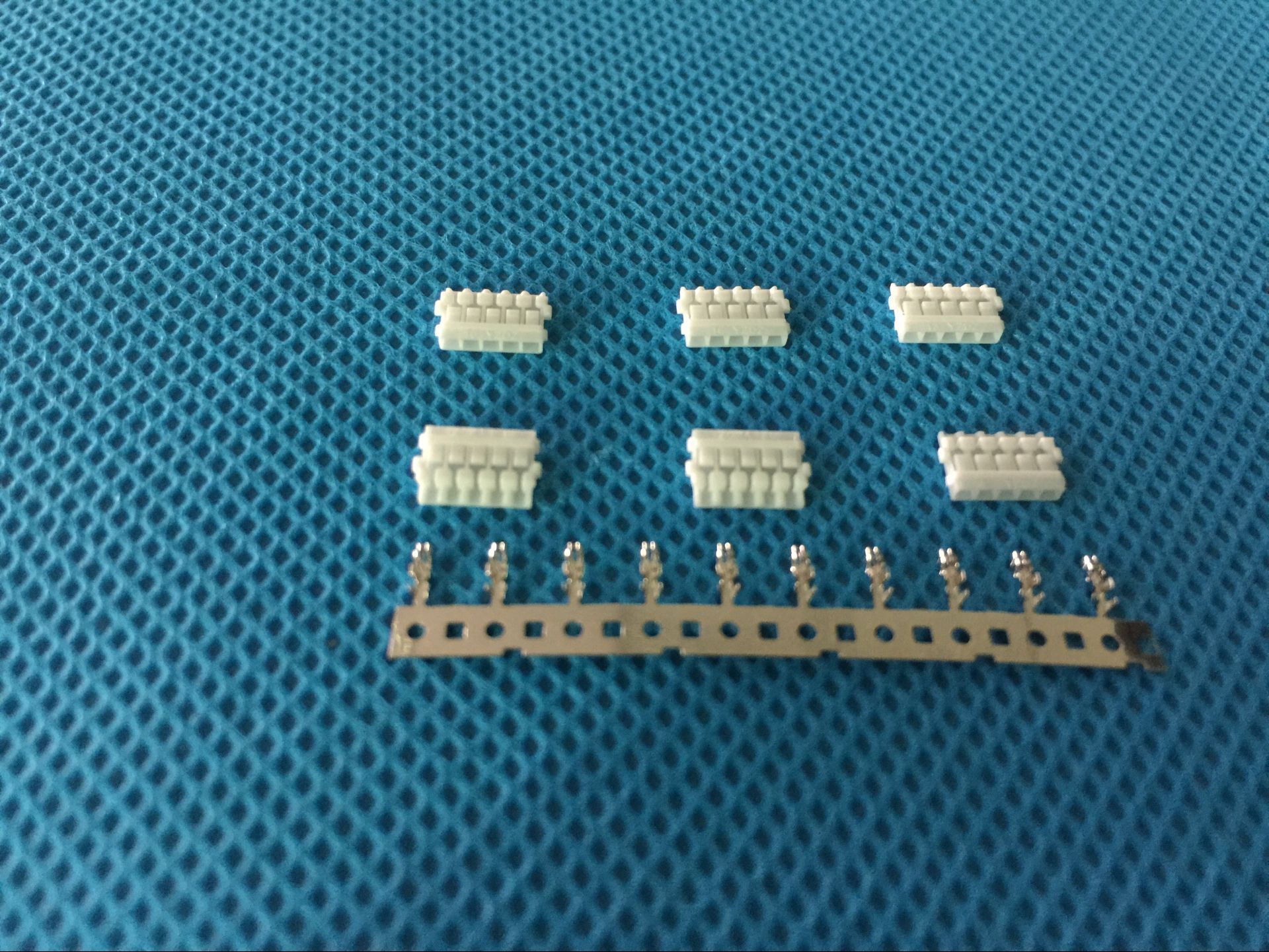 電子連接器